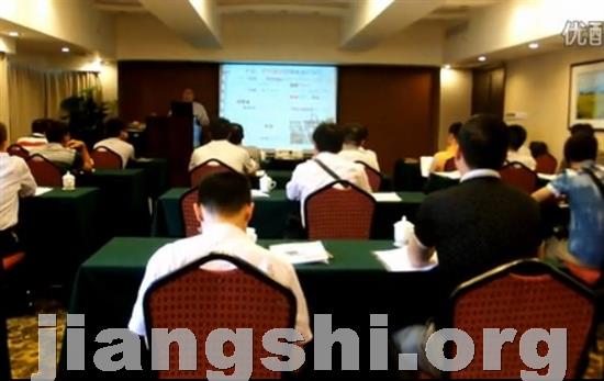 余成根老师在东莞广彩城酒店讲授注塑技术课程